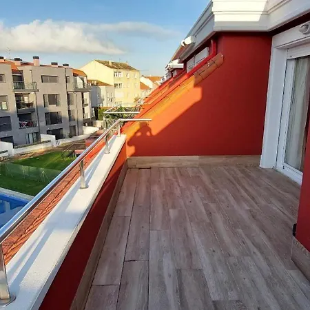 3 Bed Flat - Sleeps 6 - Pool - Garden - Parking *