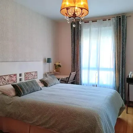 Διαμέρισμα 3 Bed Flat - Sleeps 6 - Pool - Garden - Parking *