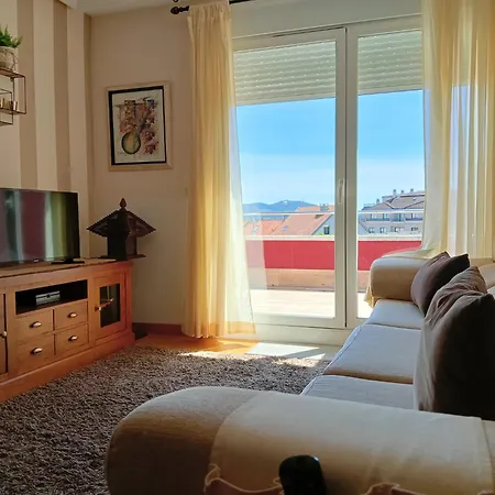 3 Bed Flat - Sleeps 6 - Pool - Garden - Parking Διαμέρισμα Vilagarcia de Arousa
