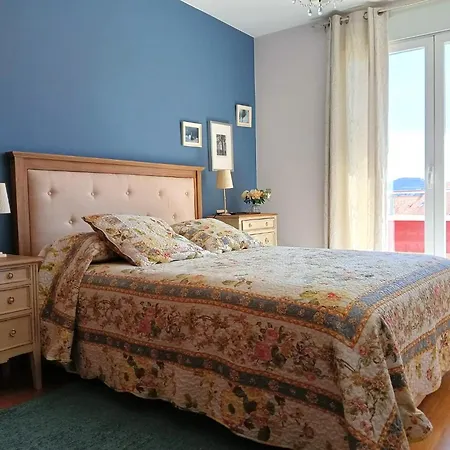 3 Bed Flat - Sleeps 6 - Pool - Garden - Parking Διαμέρισμα *
