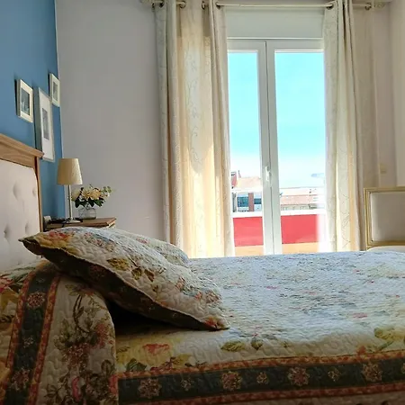 3 Bed Flat - Sleeps 6 - Pool - Garden - Parking Διαμέρισμα *